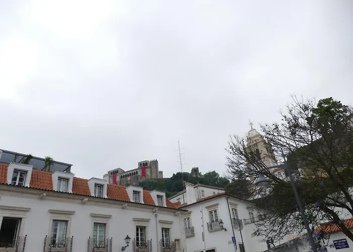 Eca - Centro Historico Лейрия